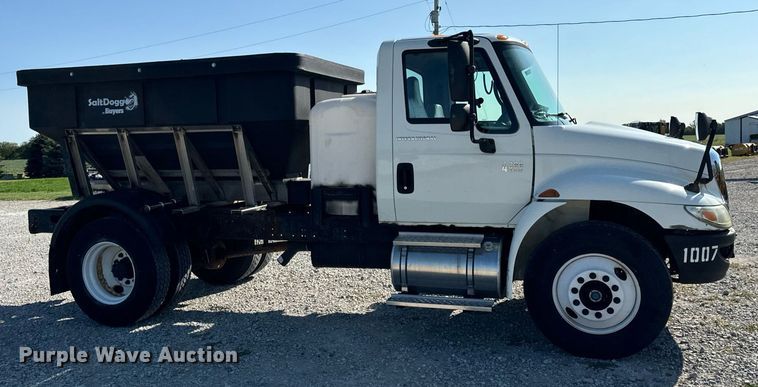 image for item DV5885 2008 International  4300 spreader truck