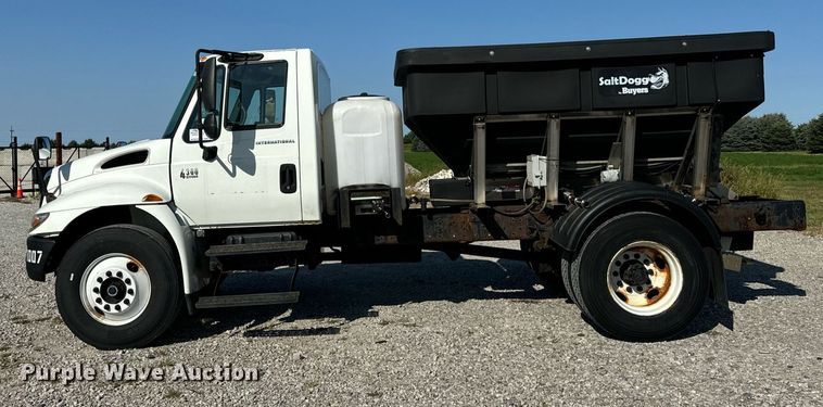 image for item DV5885 2008 International  4300 spreader truck