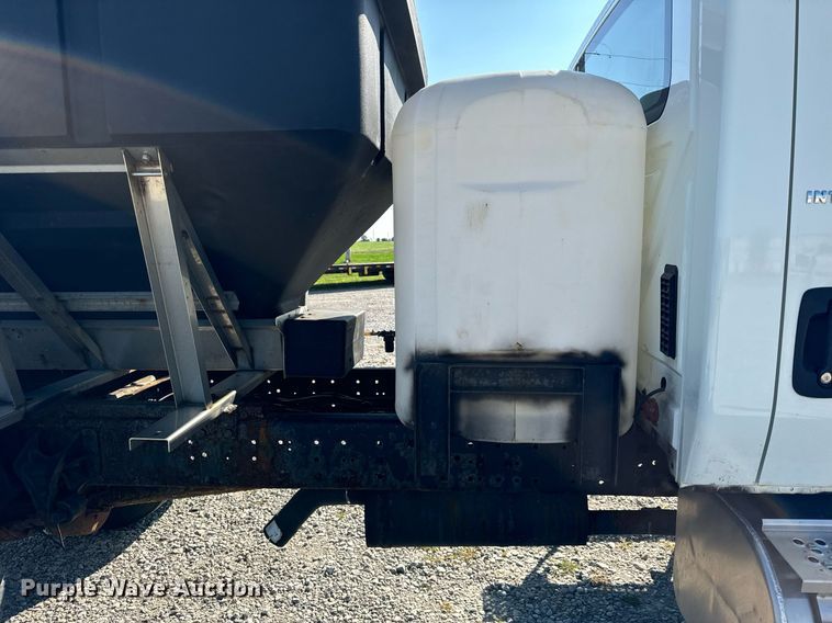 image for item DV5885 2008 International  4300 spreader truck