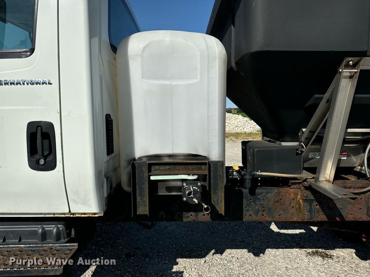 image for item DV5885 2008 International  4300 spreader truck