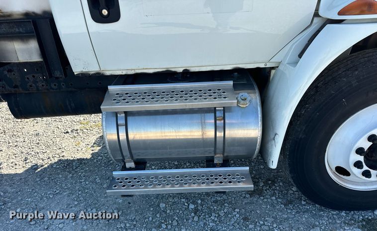 image for item DV5885 2008 International  4300 spreader truck