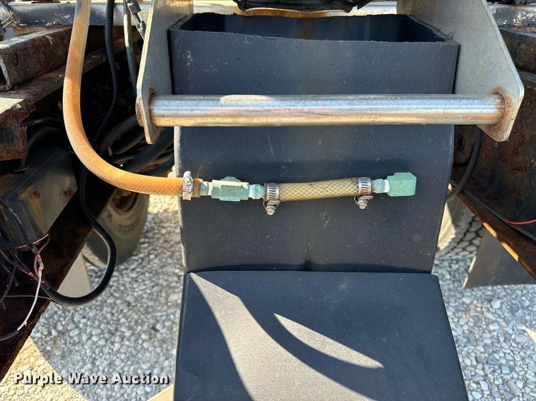 image for item DV5885 2008 International  4300 spreader truck