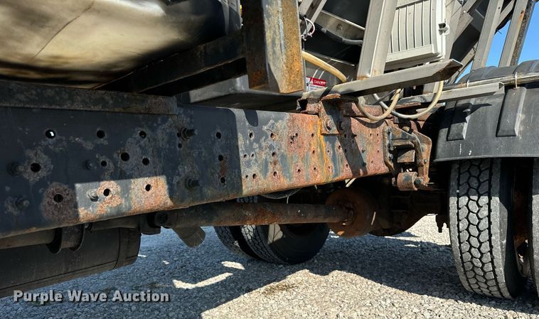 image for item DV5885 2008 International  4300 spreader truck