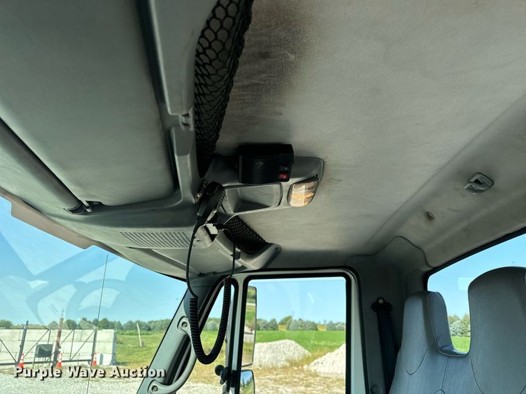 image for item DV5885 2008 International  4300 spreader truck