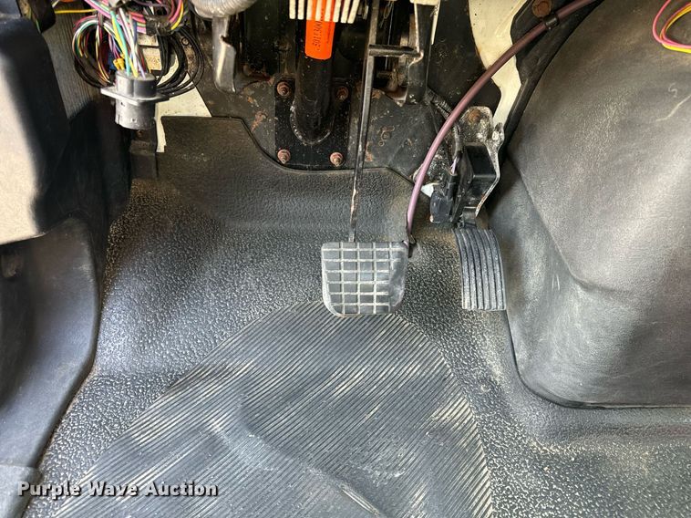 image for item DV5885 2008 International  4300 spreader truck