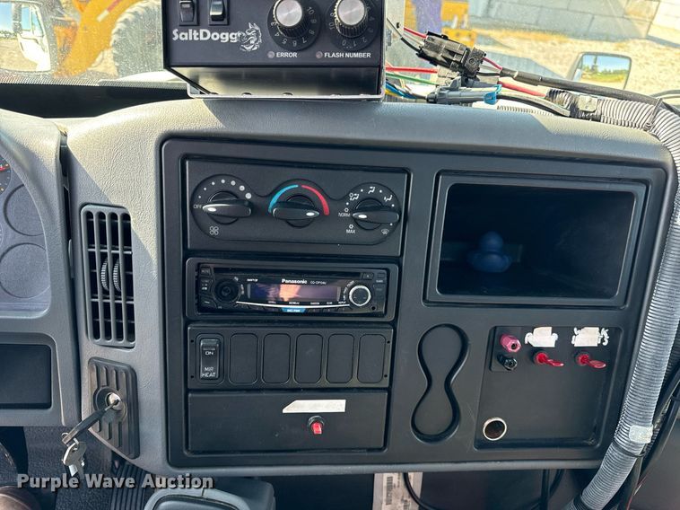 image for item DV5885 2008 International  4300 spreader truck