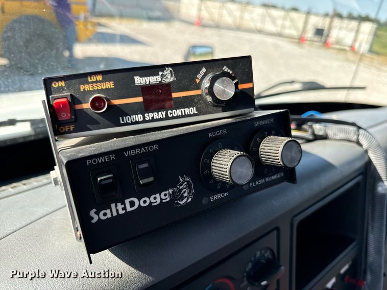 image for item DV5885 2008 International  4300 spreader truck