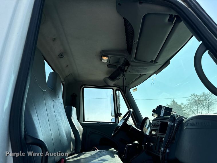 image for item DV5885 2008 International  4300 spreader truck