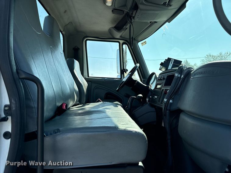 image for item DV5885 2008 International  4300 spreader truck