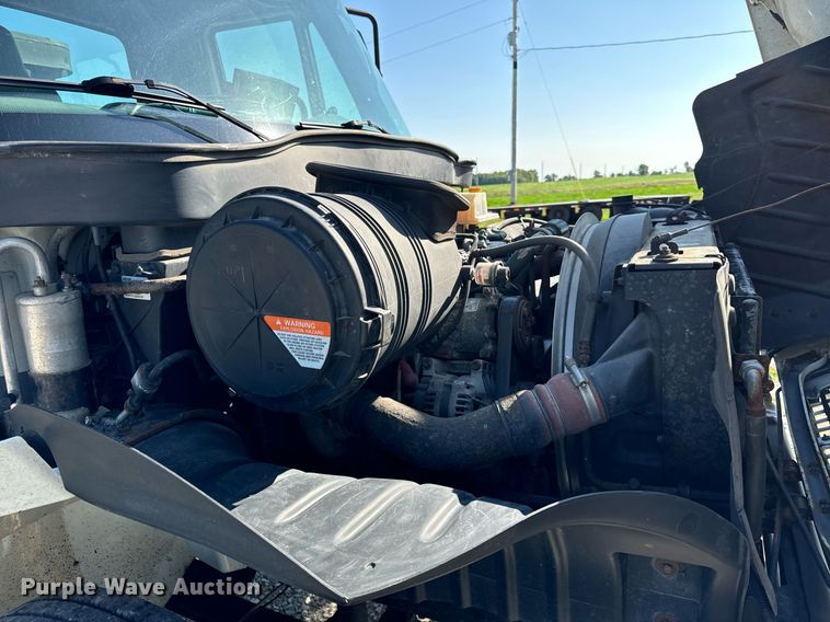 image for item DV5885 2008 International  4300 spreader truck