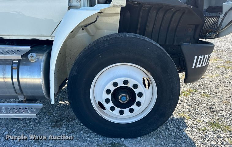 image for item DV5885 2008 International  4300 spreader truck