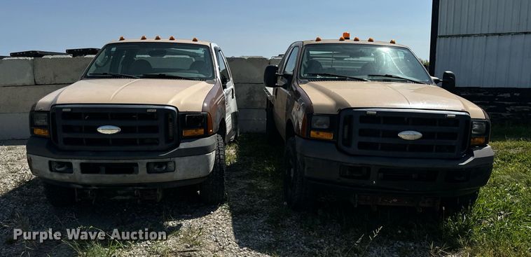 image for item DV5900 2006 Ford  F350 Super Duty XL SuperCab flatbed pickup truck