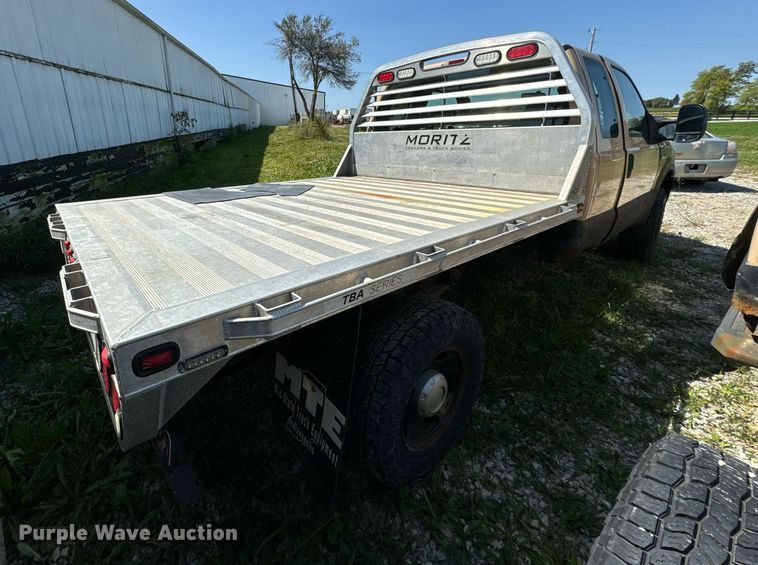 image for item DV5900 2006 Ford  F350 Super Duty XL SuperCab flatbed pickup truck