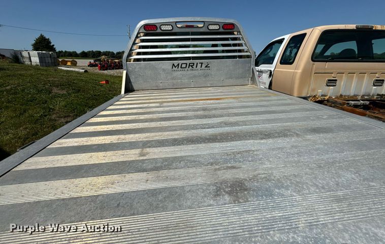 image for item DV5900 2006 Ford  F350 Super Duty XL SuperCab flatbed pickup truck