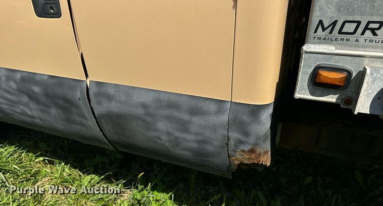 image for item DV5900 2006 Ford  F350 Super Duty XL SuperCab flatbed pickup truck