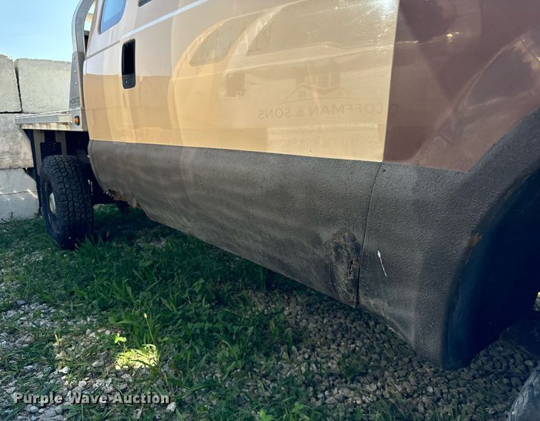 image for item DV5900 2006 Ford  F350 Super Duty XL SuperCab flatbed pickup truck