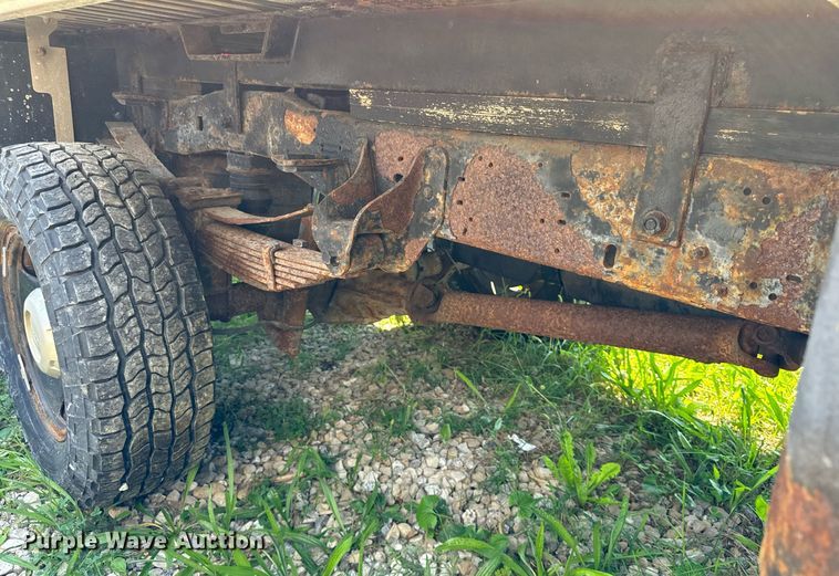 image for item DV5900 2006 Ford  F350 Super Duty XL SuperCab flatbed pickup truck