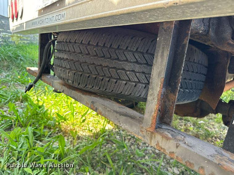 image for item DV5900 2006 Ford  F350 Super Duty XL SuperCab flatbed pickup truck