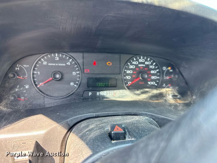 image for item DV5900 2006 Ford  F350 Super Duty XL SuperCab flatbed pickup truck