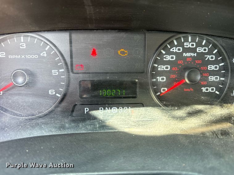 image for item DV5900 2006 Ford  F350 Super Duty XL SuperCab flatbed pickup truck