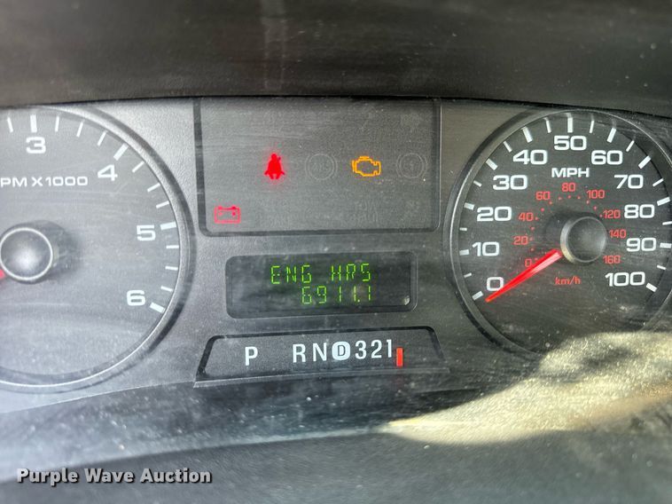 image for item DV5900 2006 Ford  F350 Super Duty XL SuperCab flatbed pickup truck