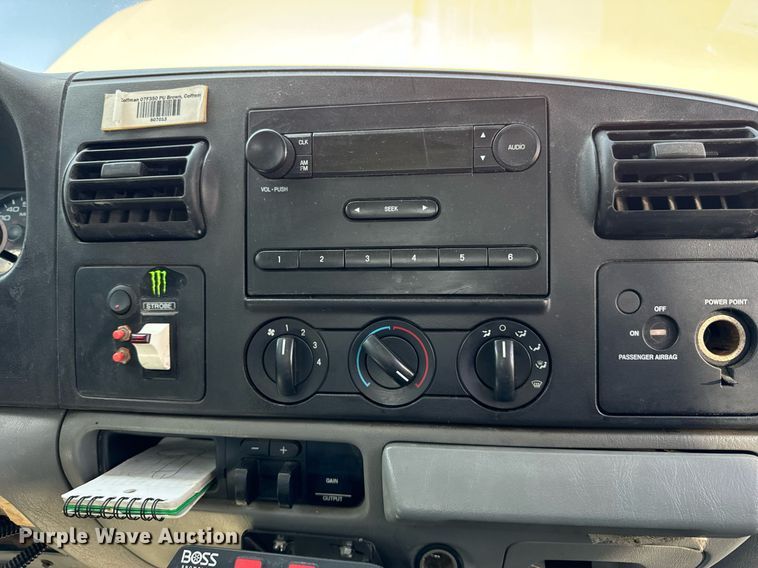 image for item DV5900 2006 Ford  F350 Super Duty XL SuperCab flatbed pickup truck