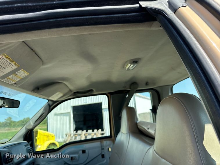 image for item DV5900 2006 Ford  F350 Super Duty XL SuperCab flatbed pickup truck