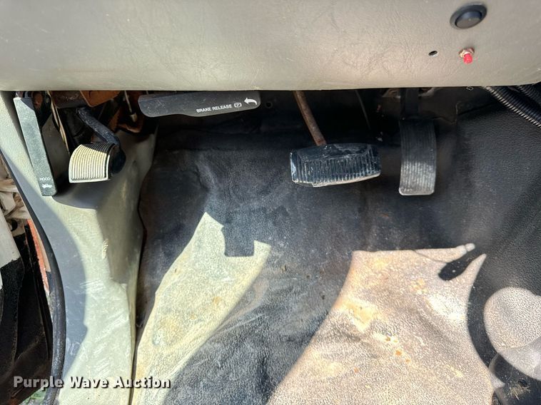 image for item DV5900 2006 Ford  F350 Super Duty XL SuperCab flatbed pickup truck