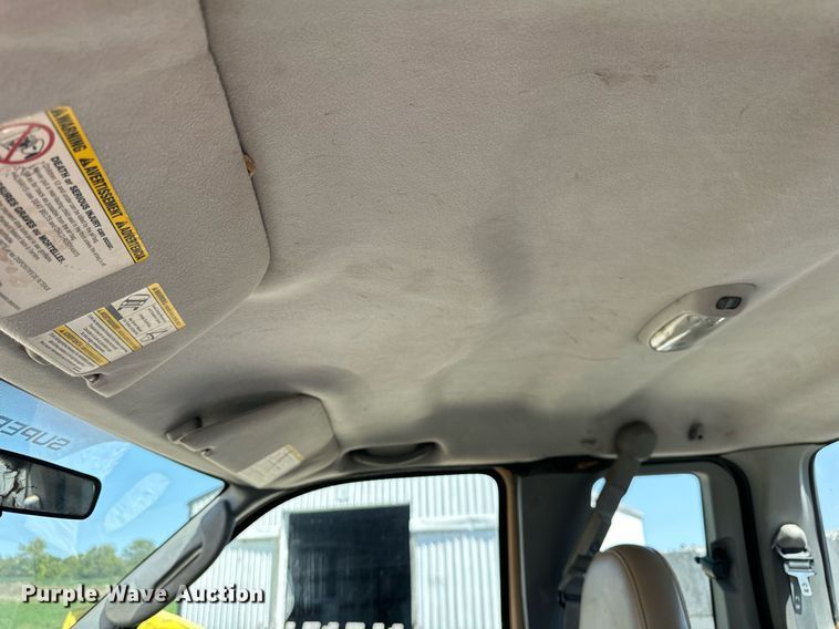 image for item DV5900 2006 Ford  F350 Super Duty XL SuperCab flatbed pickup truck