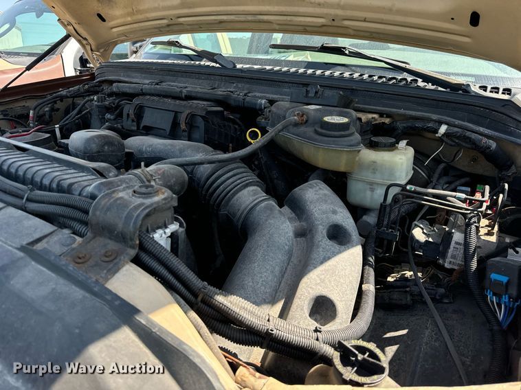 image for item DV5900 2006 Ford  F350 Super Duty XL SuperCab flatbed pickup truck