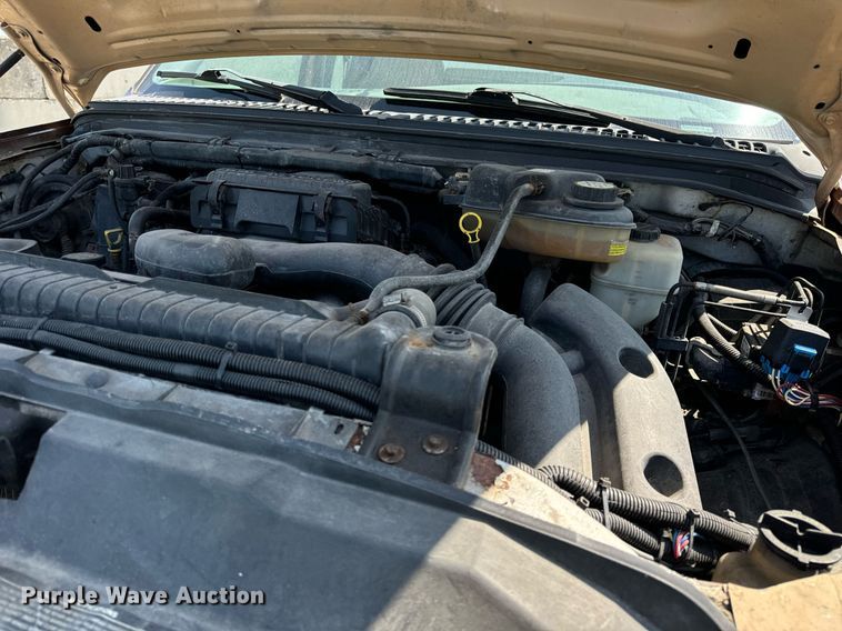 image for item DV5900 2006 Ford  F350 Super Duty XL SuperCab flatbed pickup truck