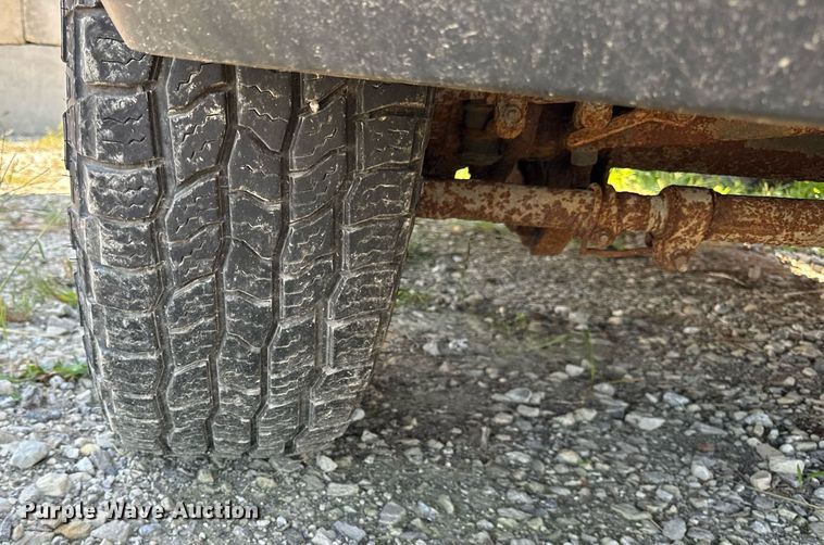 image for item DV5900 2006 Ford  F350 Super Duty XL SuperCab flatbed pickup truck