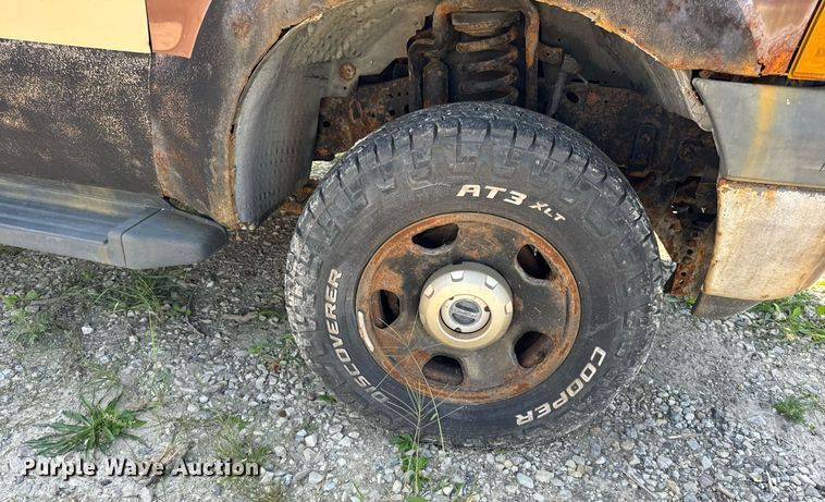 image for item DV5900 2006 Ford  F350 Super Duty XL SuperCab flatbed pickup truck