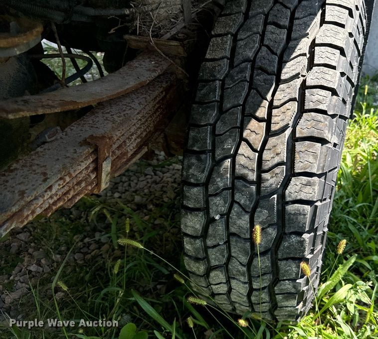 image for item DV5900 2006 Ford  F350 Super Duty XL SuperCab flatbed pickup truck