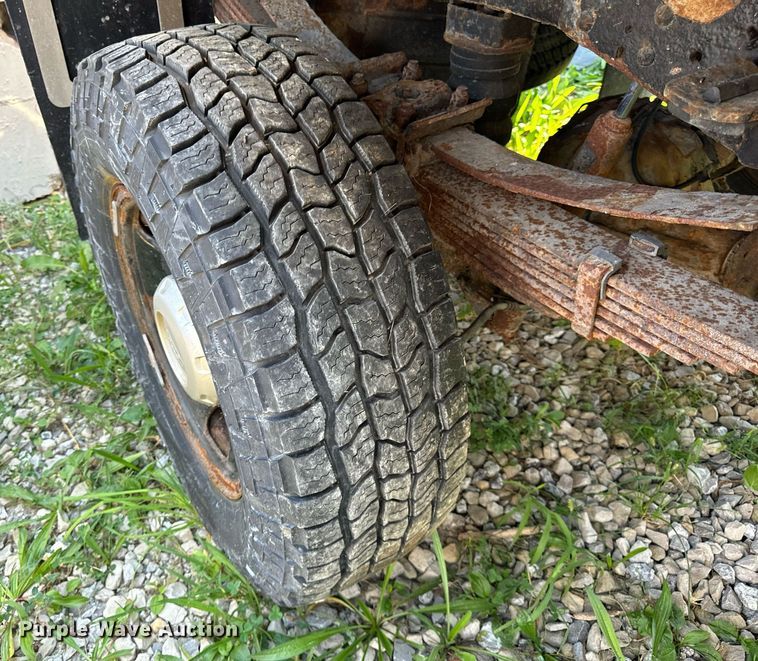 image for item DV5900 2006 Ford  F350 Super Duty XL SuperCab flatbed pickup truck