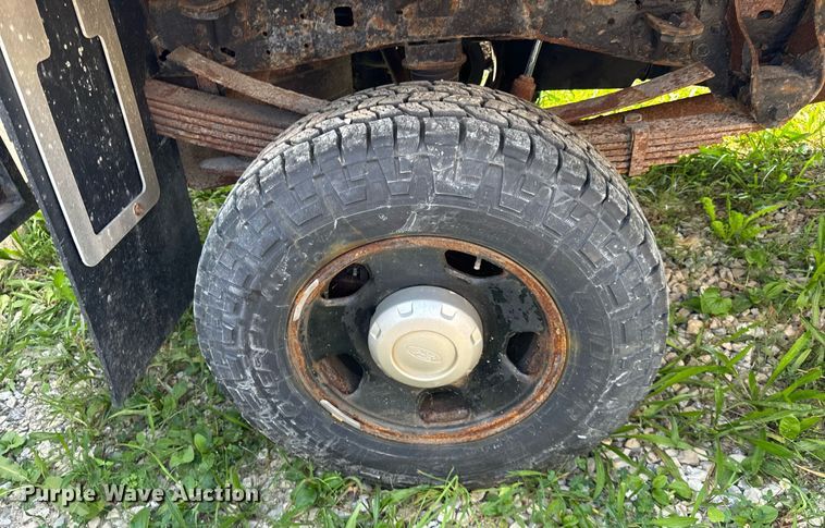 image for item DV5900 2006 Ford  F350 Super Duty XL SuperCab flatbed pickup truck