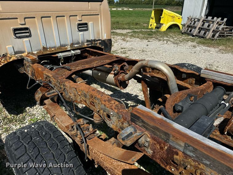 image for item DV5900 2006 Ford  F350 Super Duty XL SuperCab flatbed pickup truck