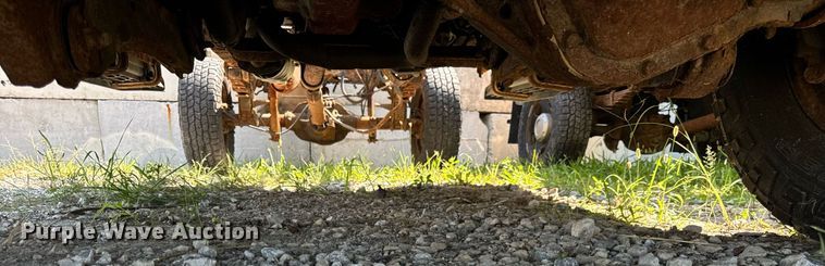 image for item DV5900 2006 Ford  F350 Super Duty XL SuperCab flatbed pickup truck