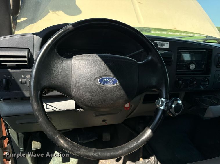 image for item DV5900 2006 Ford  F350 Super Duty XL SuperCab flatbed pickup truck