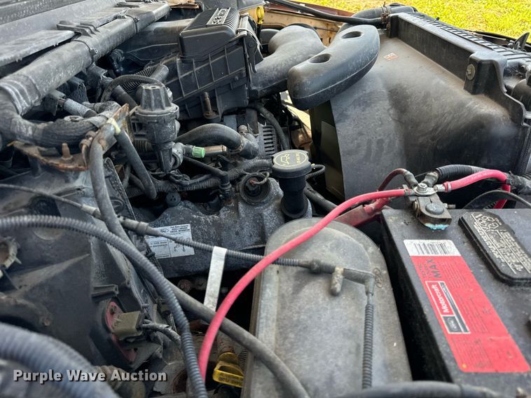 image for item DV5900 2006 Ford  F350 Super Duty XL SuperCab flatbed pickup truck