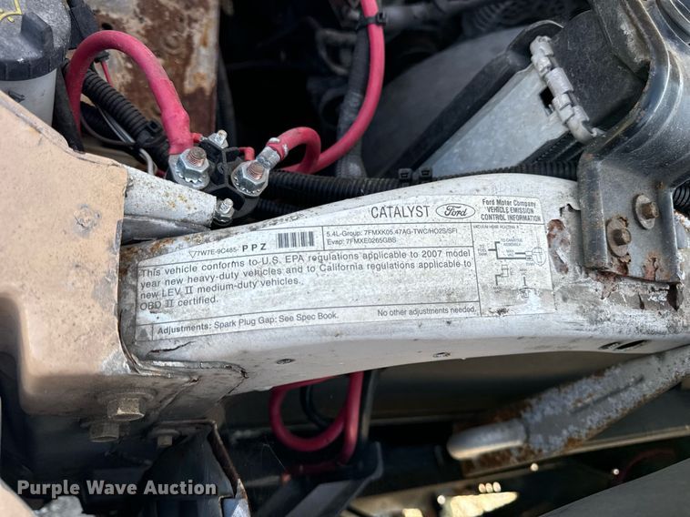 image for item DV5900 2006 Ford  F350 Super Duty XL SuperCab flatbed pickup truck