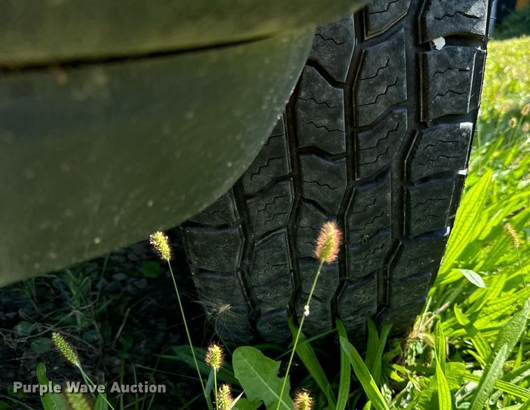 image for item DV5900 2006 Ford  F350 Super Duty XL SuperCab flatbed pickup truck