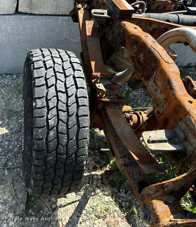 image for item DV5900 2006 Ford  F350 Super Duty XL SuperCab flatbed pickup truck