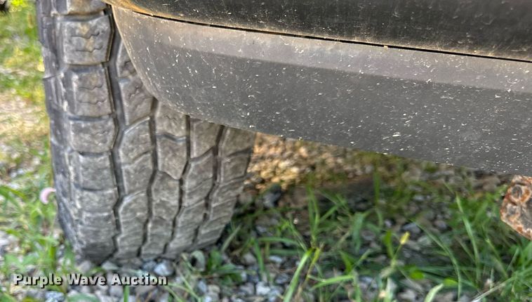 image for item DV5900 2006 Ford  F350 Super Duty XL SuperCab flatbed pickup truck