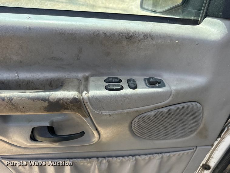 image for item DV5916 2001 Ford  E150 delivery van