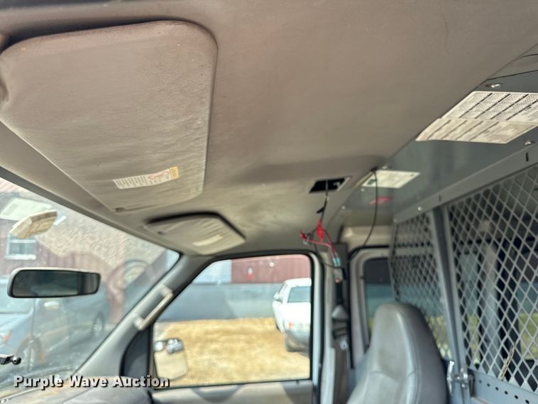 image for item DV5916 2001 Ford  E150 delivery van