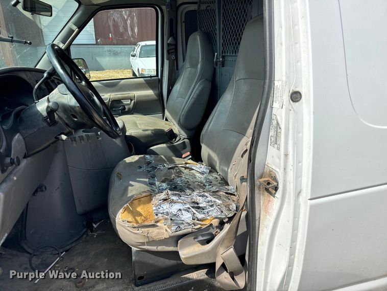 image for item DV5916 2001 Ford  E150 delivery van