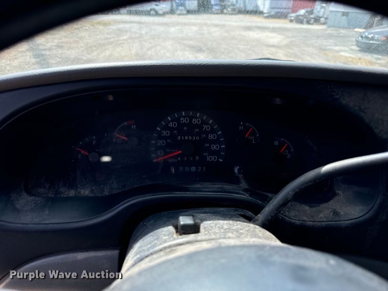 image for item DV5916 2001 Ford  E150 delivery van