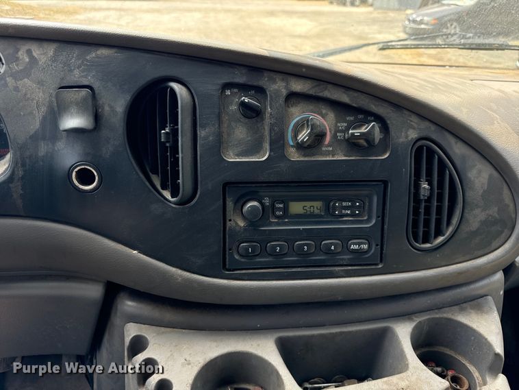 image for item DV5916 2001 Ford  E150 delivery van