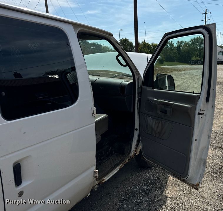 image for item DV5916 2001 Ford  E150 delivery van